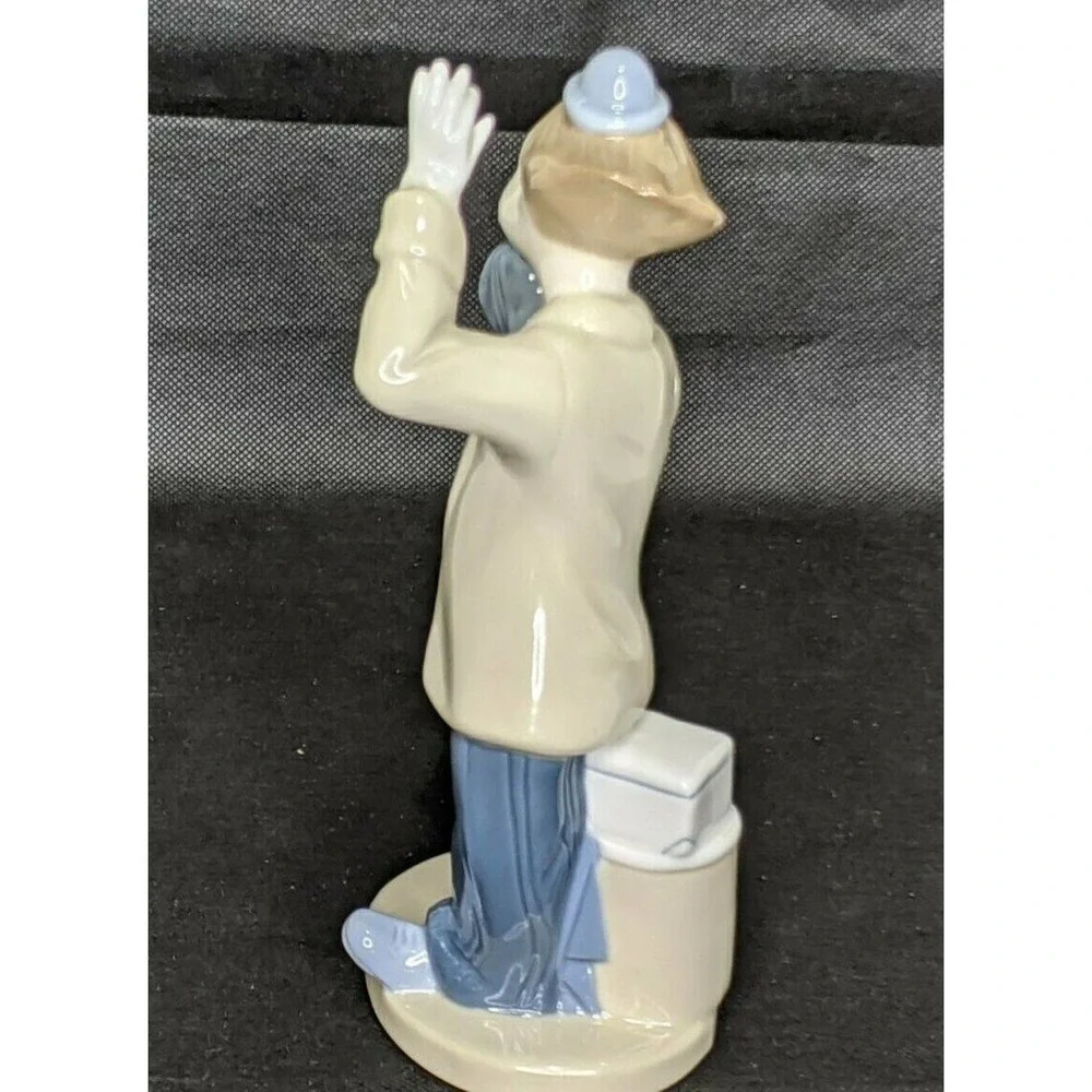 Vintage Clown Yellow Flowers Porcelain Figurine 9